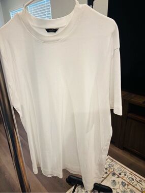 Mossimo Duttyi White Short-Sleeve Cotton Crewneck Tee